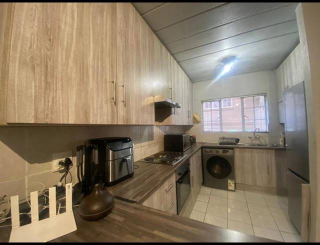 2 BEDROOM TOWNHOUSE FOR SALE IN VORNA VALLEY